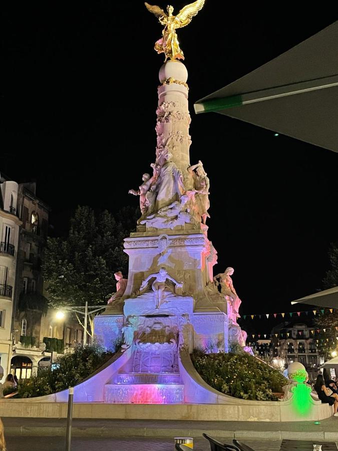 Aux Clefs Des Sacres - Dans Un Hotel Particulier Situe Rue Du Marc - Reims - Hyper Centre Forum Mairie Boulingrin エクステリア 写真